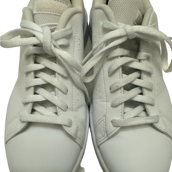 Woman’s ☁️ foam Adidas sneakers 👟 sz 7 1/2 ✨ - Picture 6 of 10